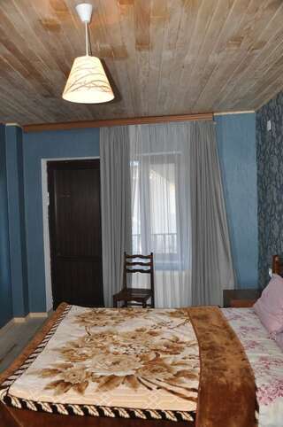 Гостевой дом Guesthouse David Zhorzholiani Местиа Двухместный номер с 1 кроватью и балконом-8